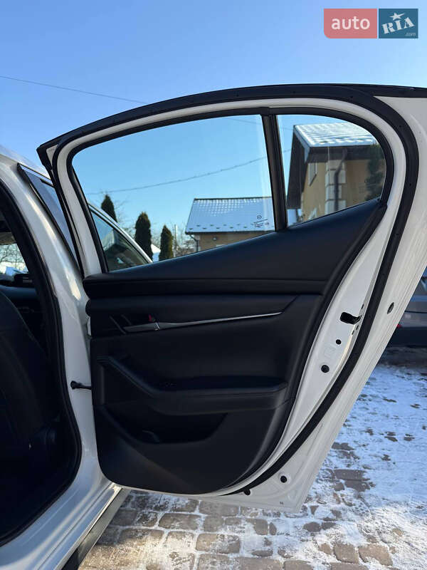 Седан Mazda 3 2023 в Косове