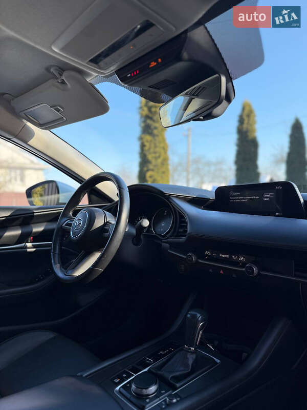 Седан Mazda 3 2023 в Косове