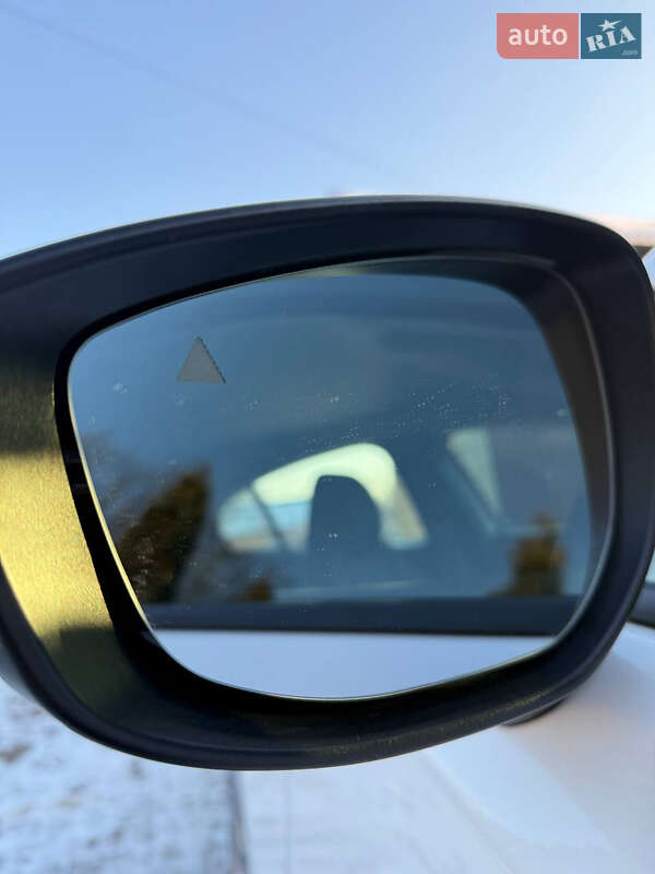 Седан Mazda 3 2023 в Косове