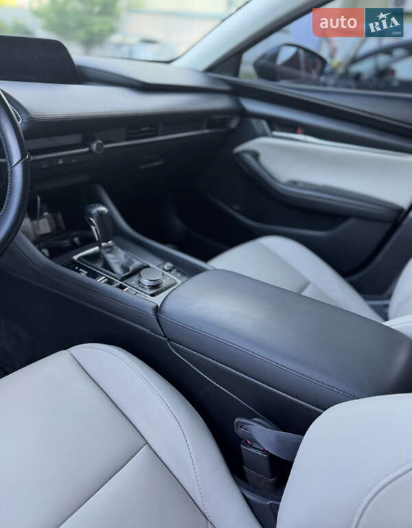 Седан Mazda 3 2019 в Львові