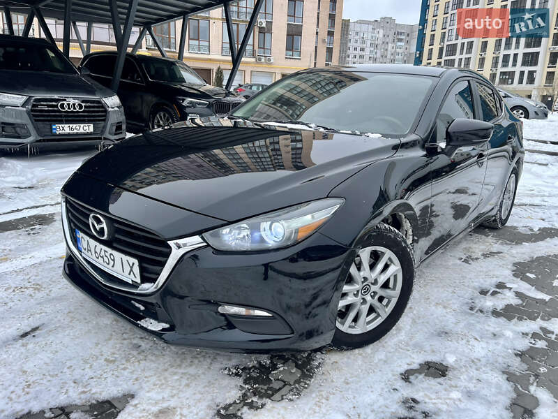 Седан Mazda 3 2018 в Черкасах