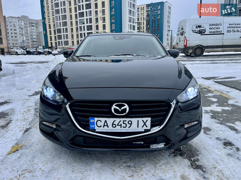 Седан Mazda 3 2018 в Черкасах