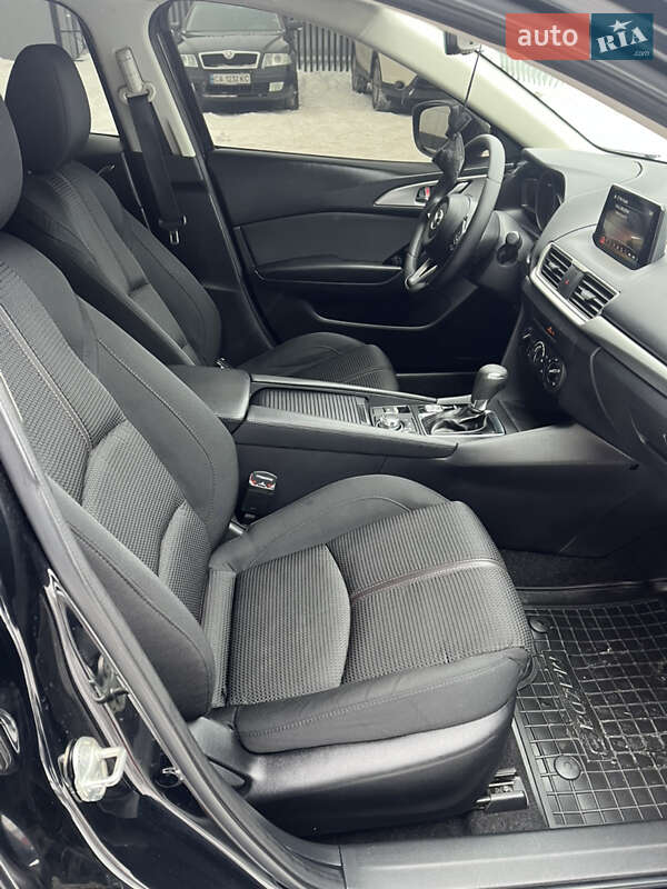 Седан Mazda 3 2018 в Черкасах