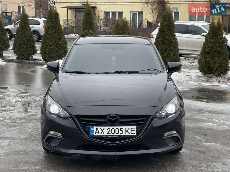 Хетчбек Mazda 3 2015 в Чернівцях