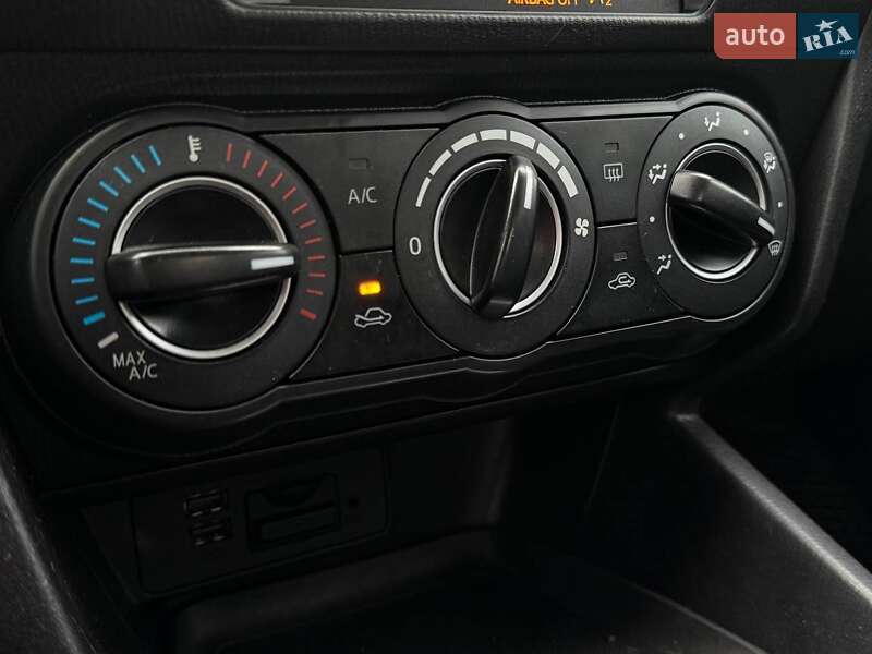 Седан Mazda 3 2016 в Киеве