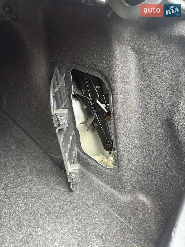 Седан Mazda 3 2014 в Запоріжжі