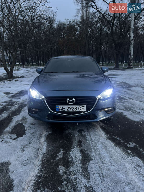 Седан Mazda 3 2016 в Павлограде