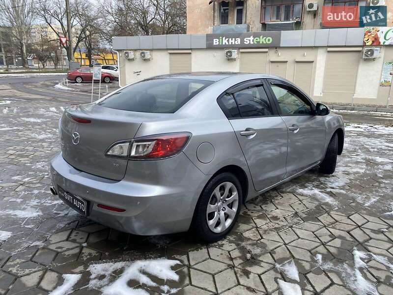 Седан Mazda 3 2013 в Миколаєві
