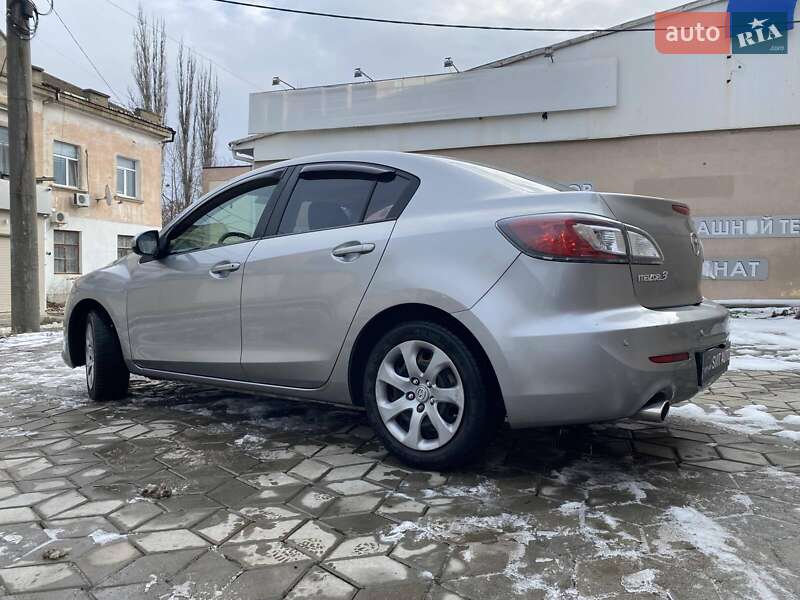 Седан Mazda 3 2013 в Миколаєві
