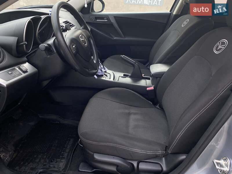 Седан Mazda 3 2013 в Миколаєві