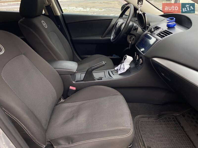 Седан Mazda 3 2013 в Миколаєві