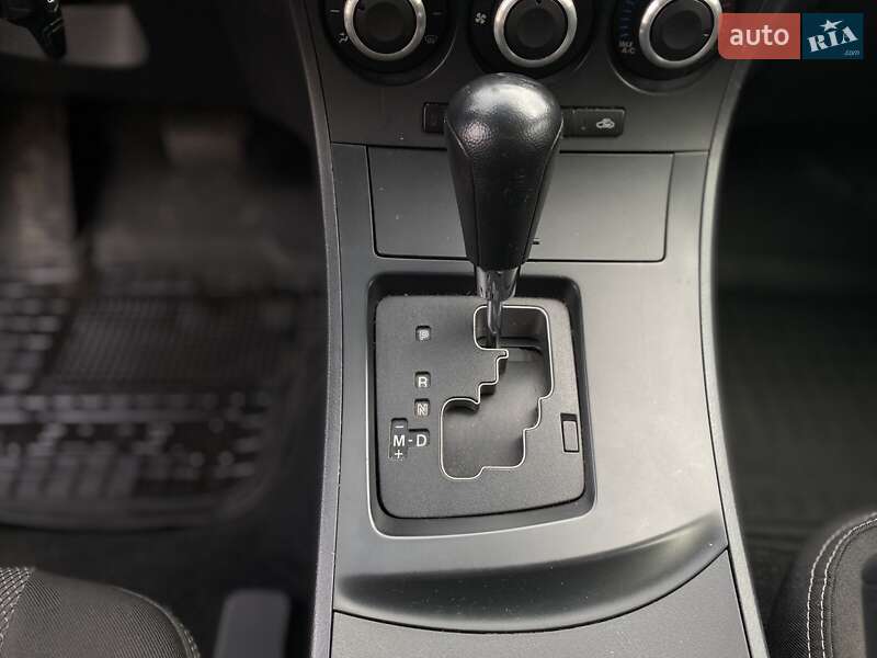 Седан Mazda 3 2013 в Миколаєві