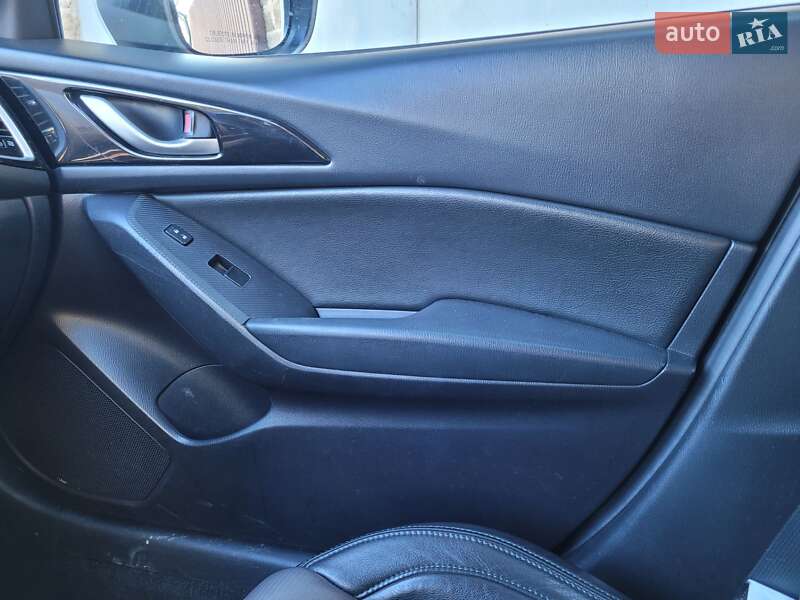 Седан Mazda 3 2015 в Києві