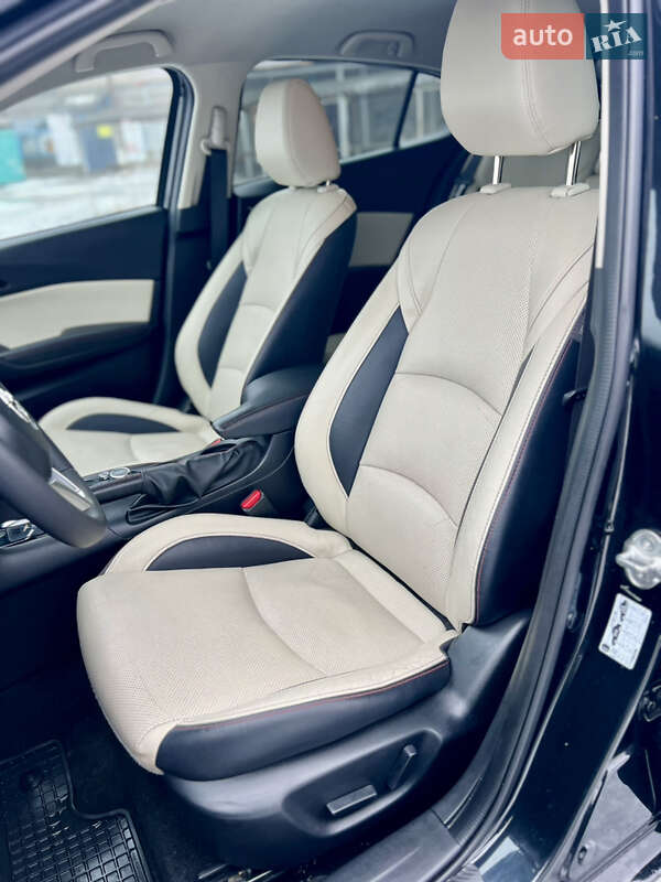 Хетчбек Mazda 3 2015 в Валках