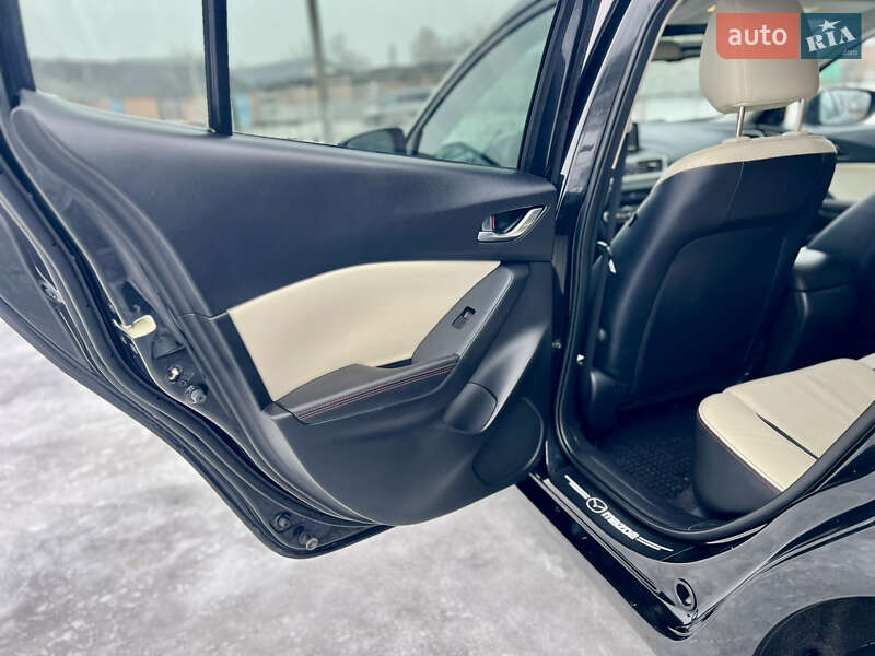 Хетчбек Mazda 3 2015 в Валках