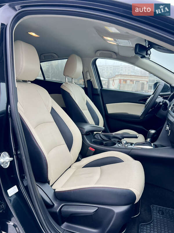 Хетчбек Mazda 3 2015 в Валках