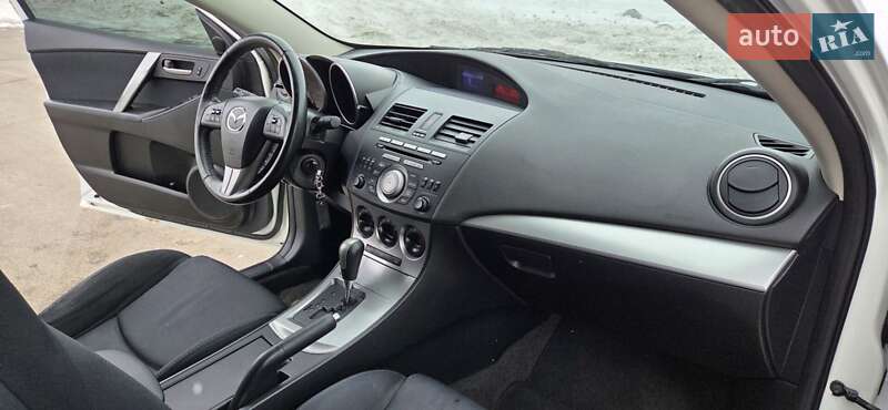 Седан Mazda 3 2010 в Дніпрі