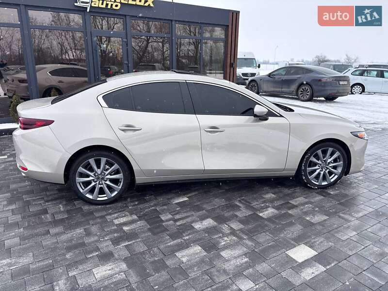 Седан Mazda 3 2024 в Коломые