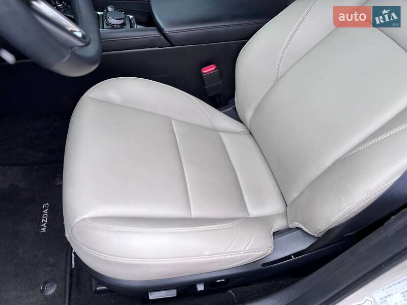 Седан Mazda 3 2024 в Коломые