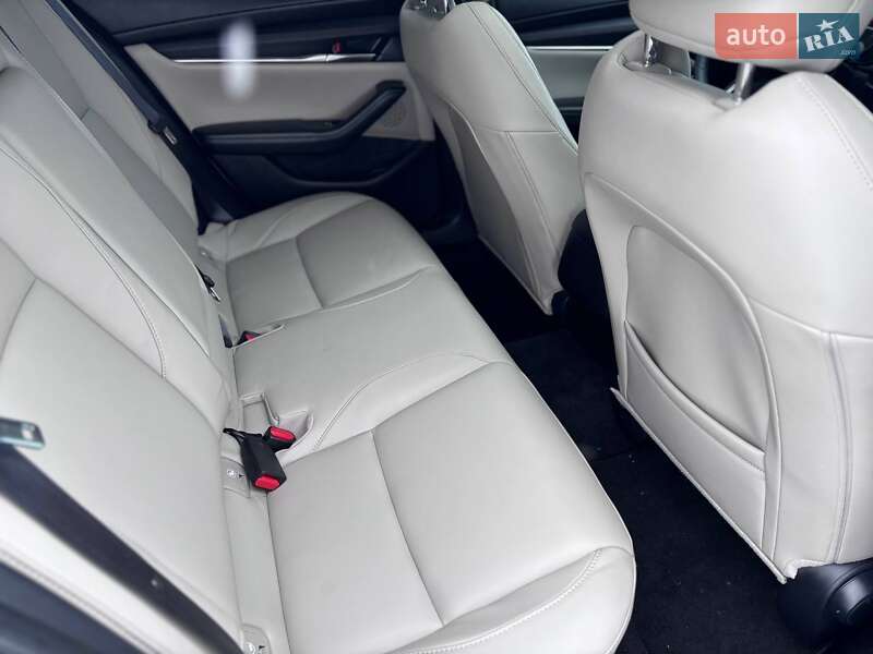 Седан Mazda 3 2024 в Коломые