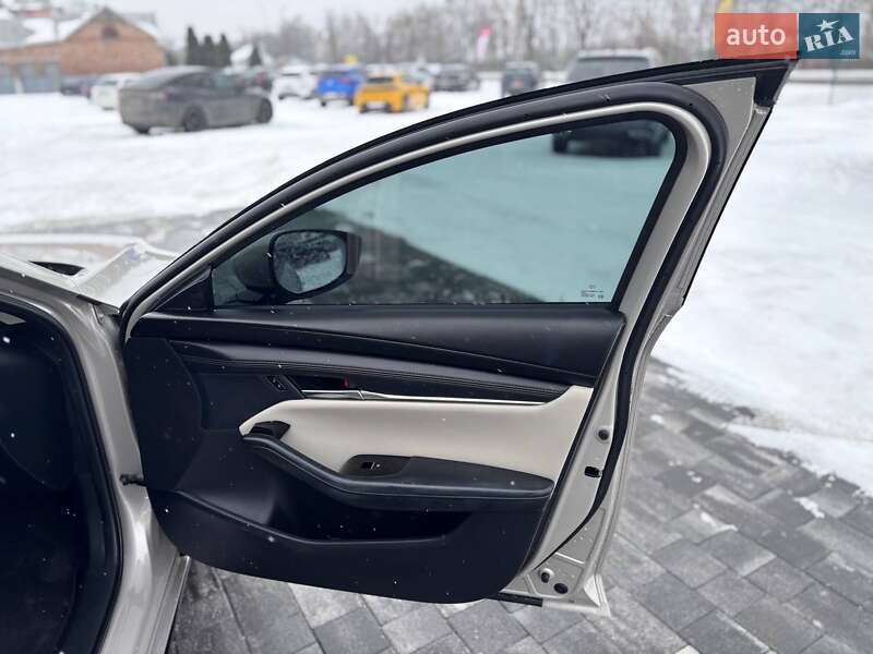 Седан Mazda 3 2024 в Коломые