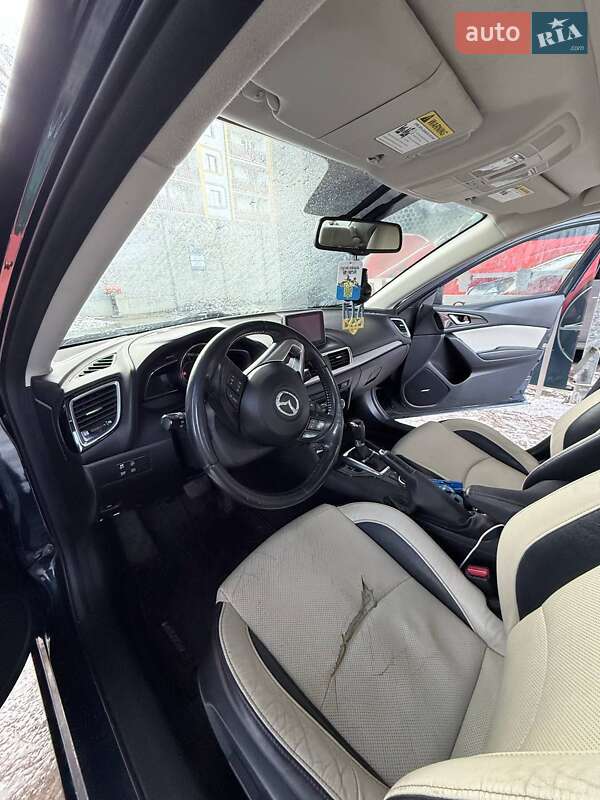 Седан Mazda 3 2014 в Ивано-Франковске