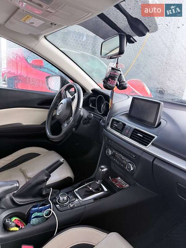 Седан Mazda 3 2014 в Ивано-Франковске