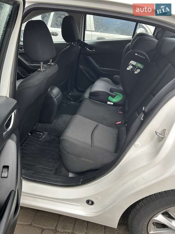 Седан Mazda 3 2015 в Івано-Франківську