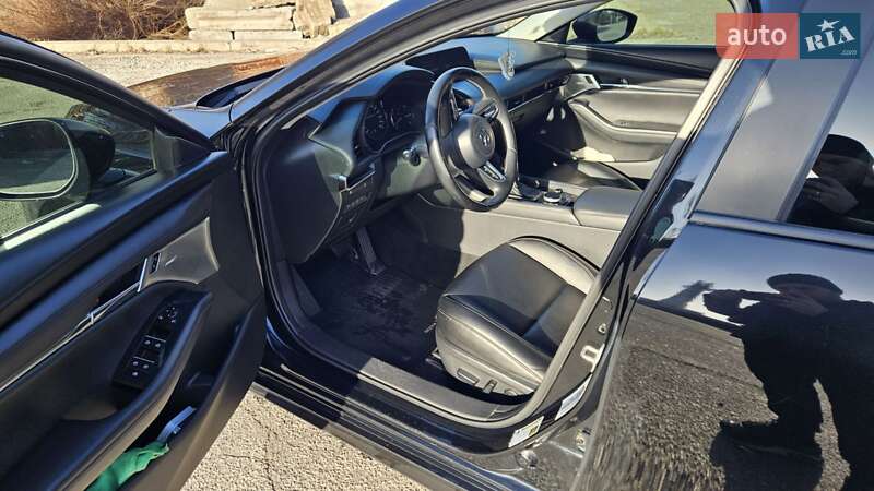 Седан Mazda 3 2018 в Запорожье