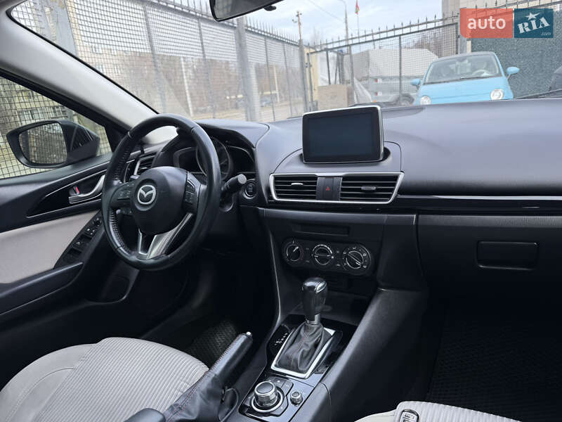 Седан Mazda 3 2015 в Запоріжжі