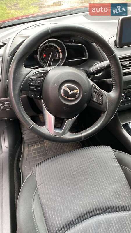 Седан Mazda 3 2016 в Ужгороде