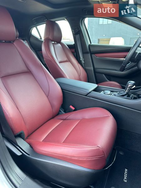 Хэтчбек Mazda 3 2024 в Киеве