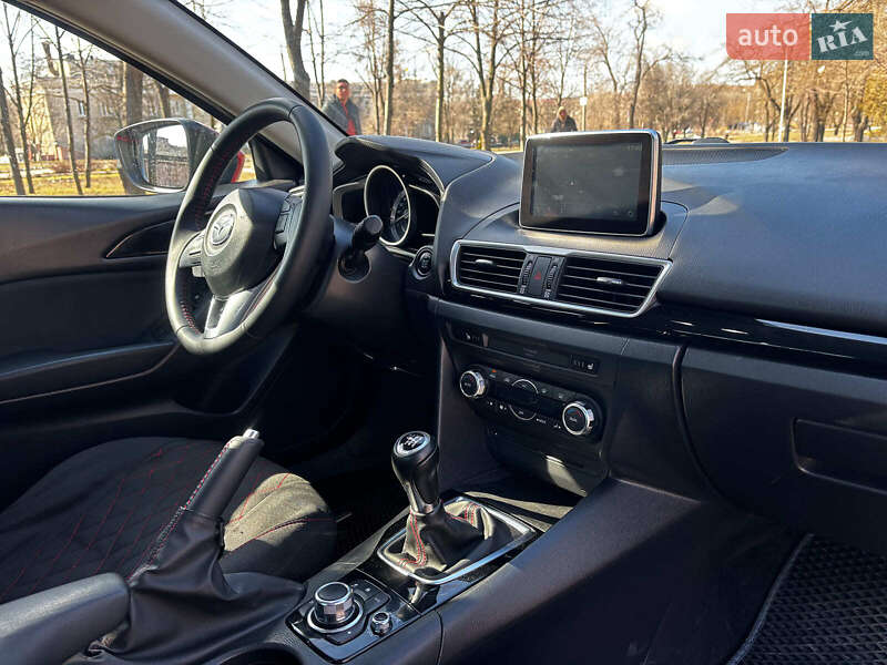 Седан Mazda 3 2016 в Запорожье