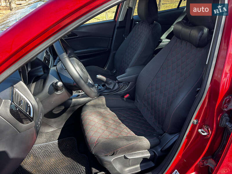Седан Mazda 3 2016 в Запорожье