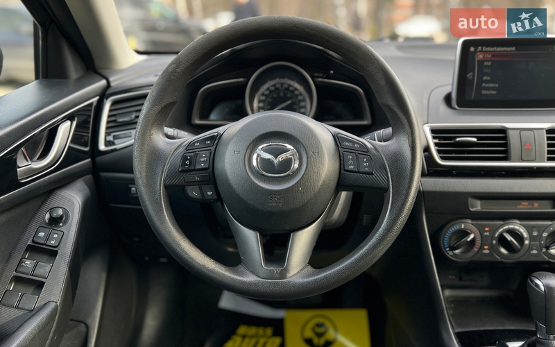 Седан Mazda 3 2015 в Львові
