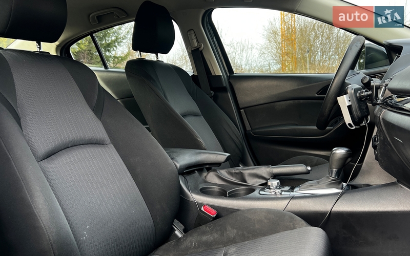 Седан Mazda 3 2015 в Львові