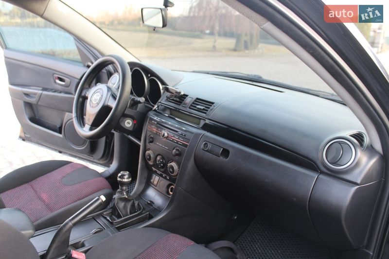 Седан Mazda 3 2006 в Жовкве