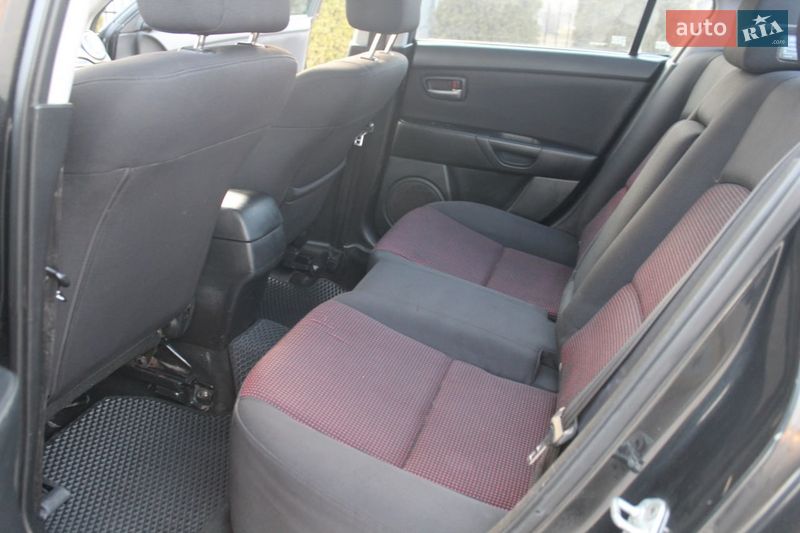 Седан Mazda 3 2006 в Жовкве