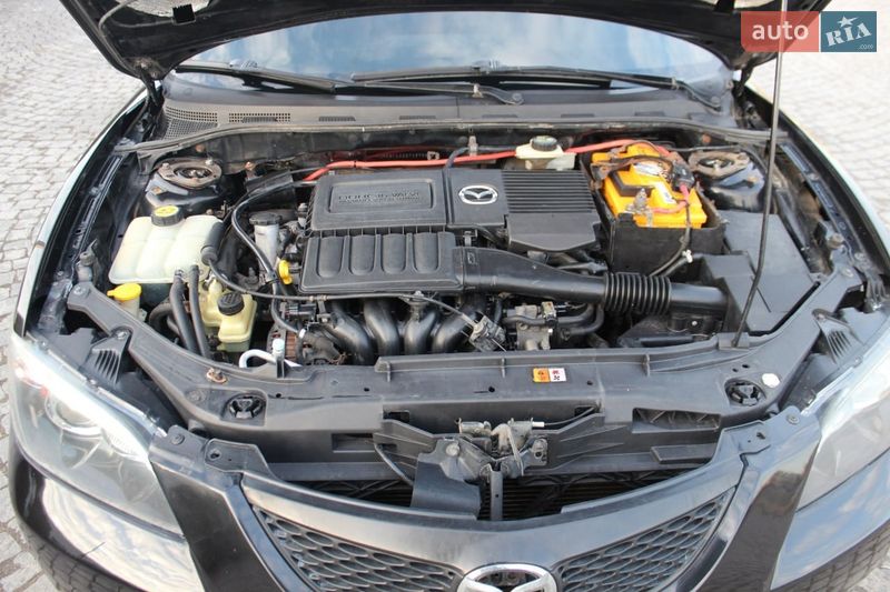 Седан Mazda 3 2006 в Жовкве