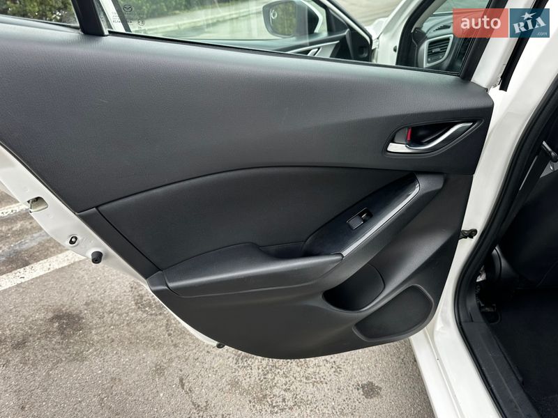 Седан Mazda 3 2018 в Києві