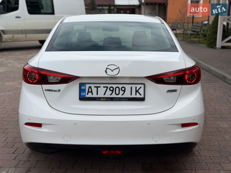 Седан Mazda 3 2014 в Стрию