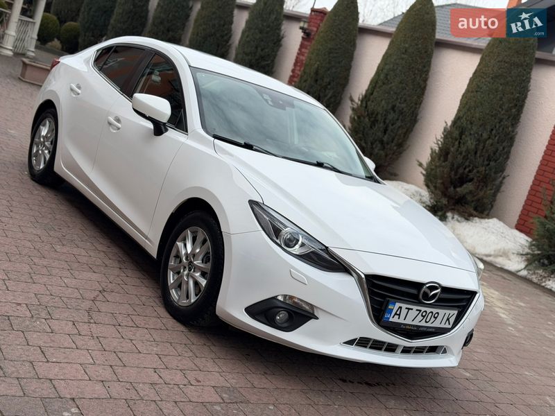 Седан Mazda 3 2014 в Стрию