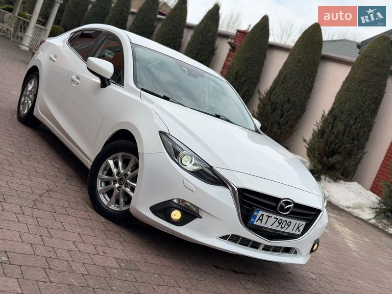 Седан Mazda 3 2014 в Стрию
