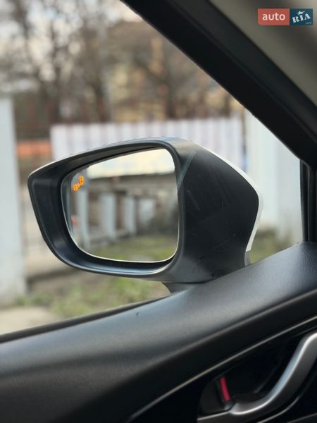 Седан Mazda 3 2014 в Стрию