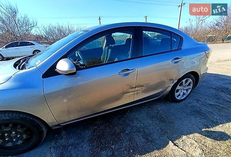 Седан Mazda 3 2013 в Дніпрі