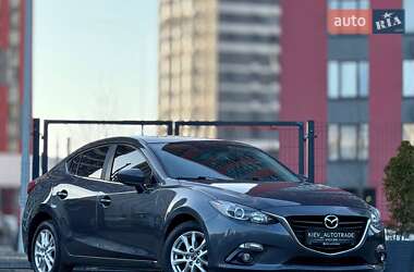 Седан Mazda 3 2015 в Киеве