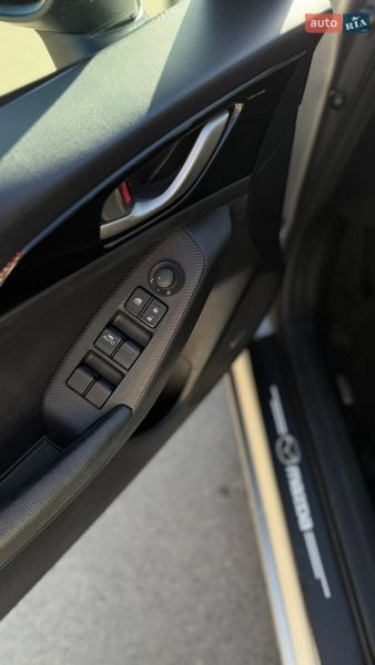 Седан Mazda 3 2015 в Днепре