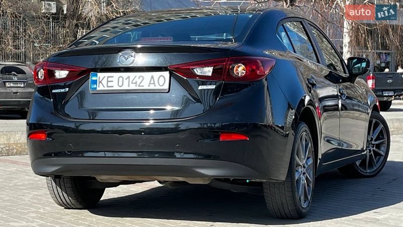Седан Mazda 3 2018 в Днепре