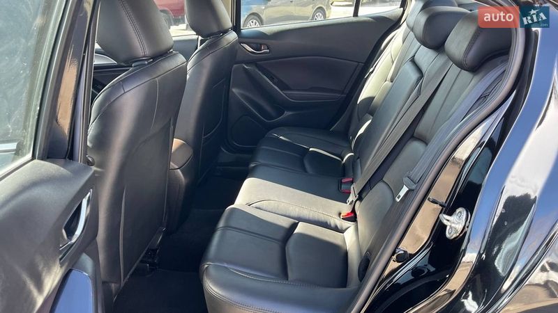 Седан Mazda 3 2018 в Днепре