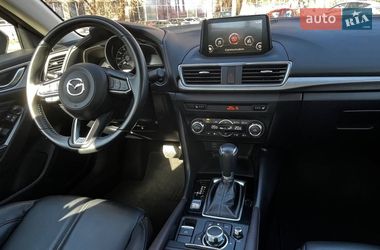 Седан Mazda 3 2018 в Днепре